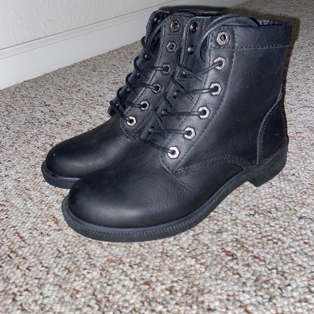 Kodiak combat boots. Size 6.